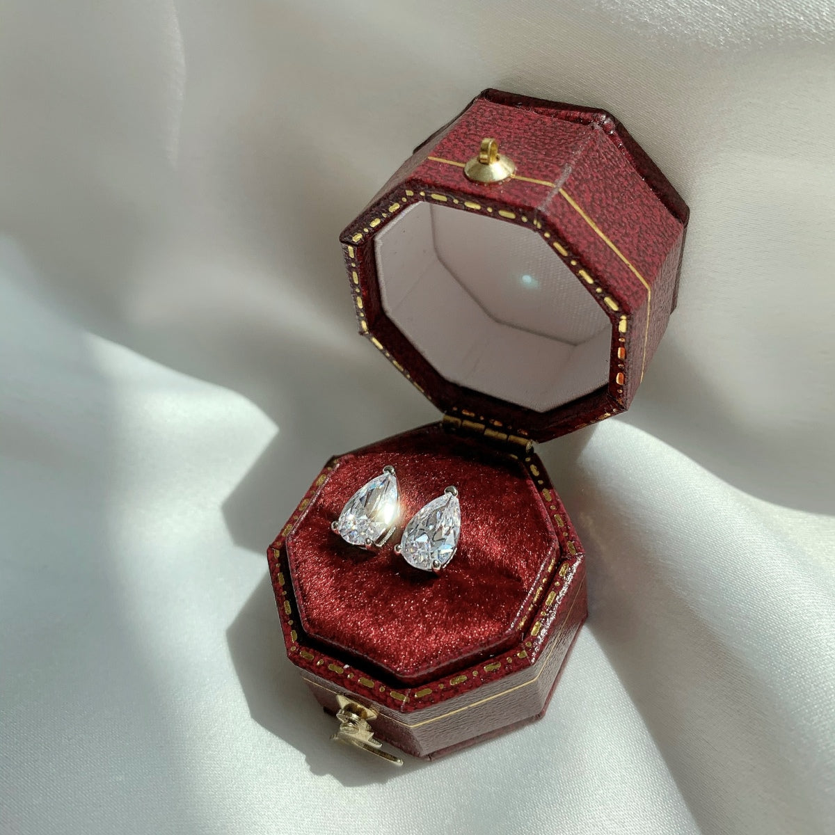 [Amore Jewelry]Ornate Water Drop Shape Earrings