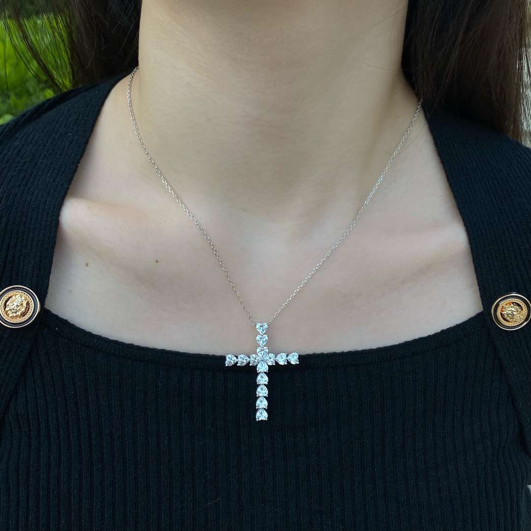 [Amore Jewelry]Radiant Cross Shape Necklace