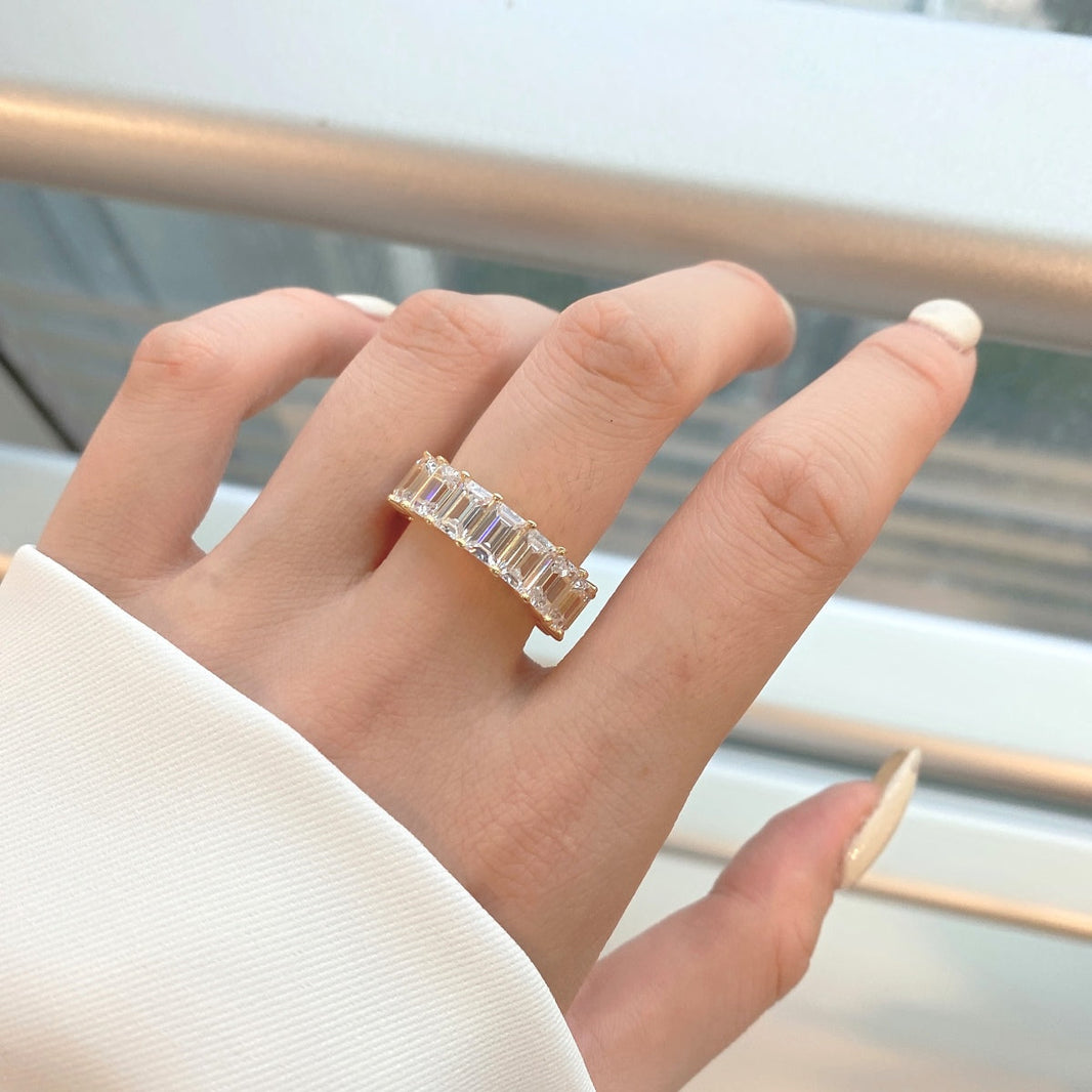 [Amore Jewelry]0.75 Carat Elegant Emerald Cut Tennis Ring