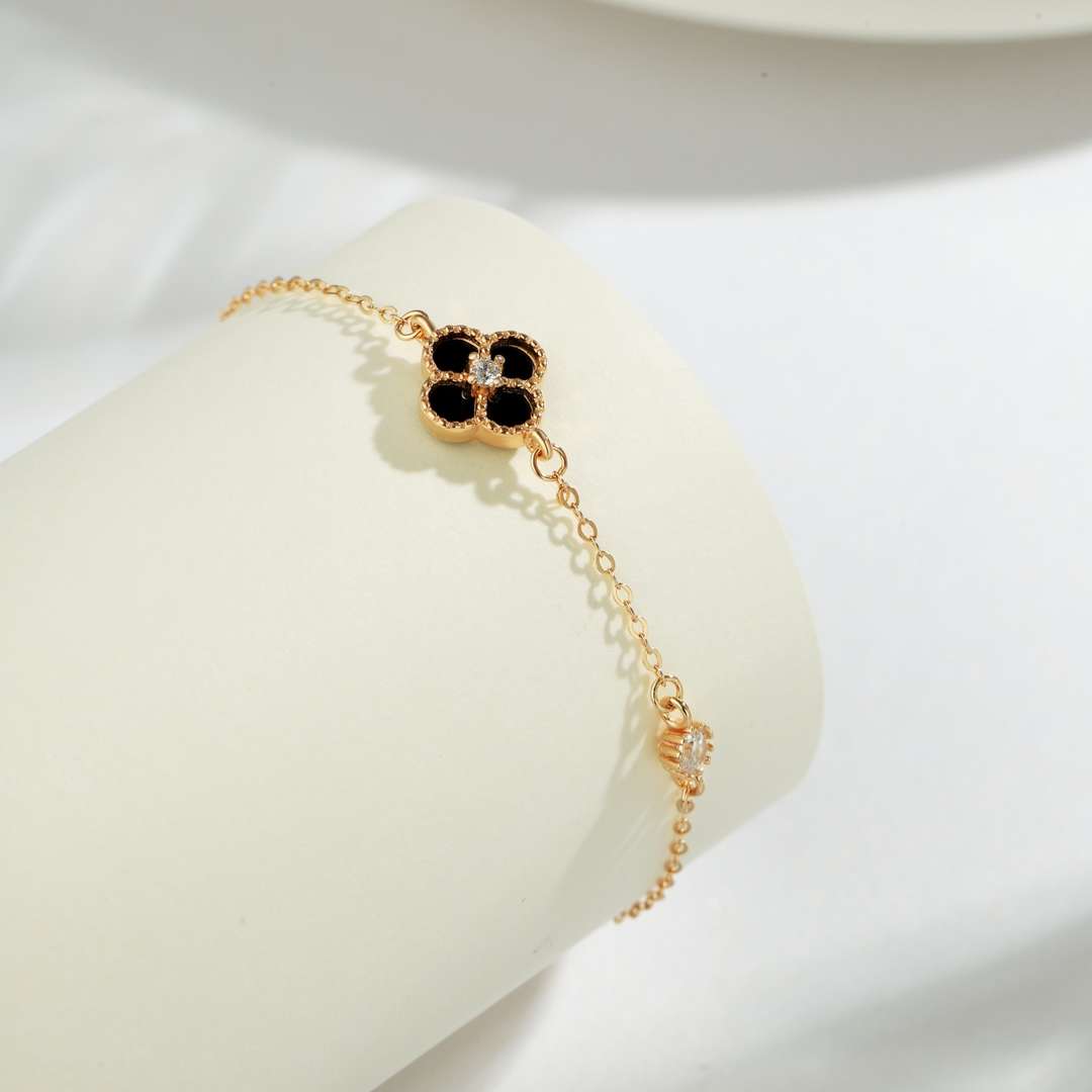 [Amore Jewelry]Delicate Four Leaf Clover Bracelet