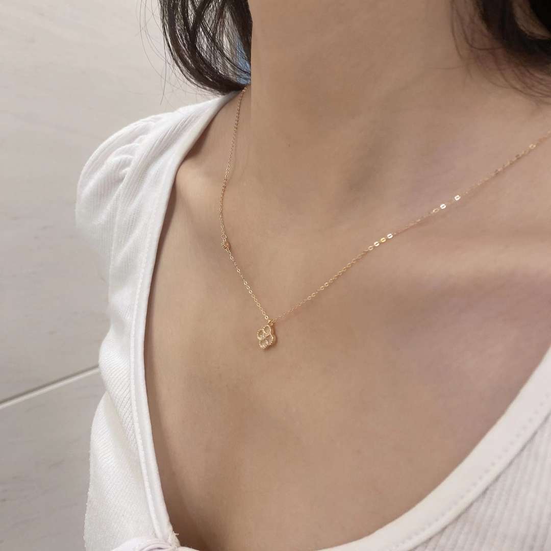 [Amore Jewelry]Delicate Flower Shape Necklace