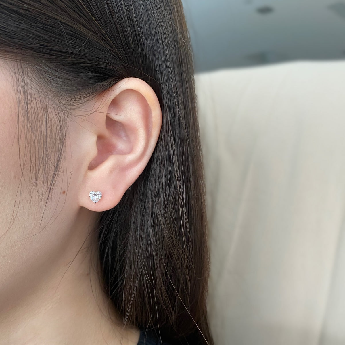 [Amore Jewelry]Sparkling Heart Shaped Simple Earrings