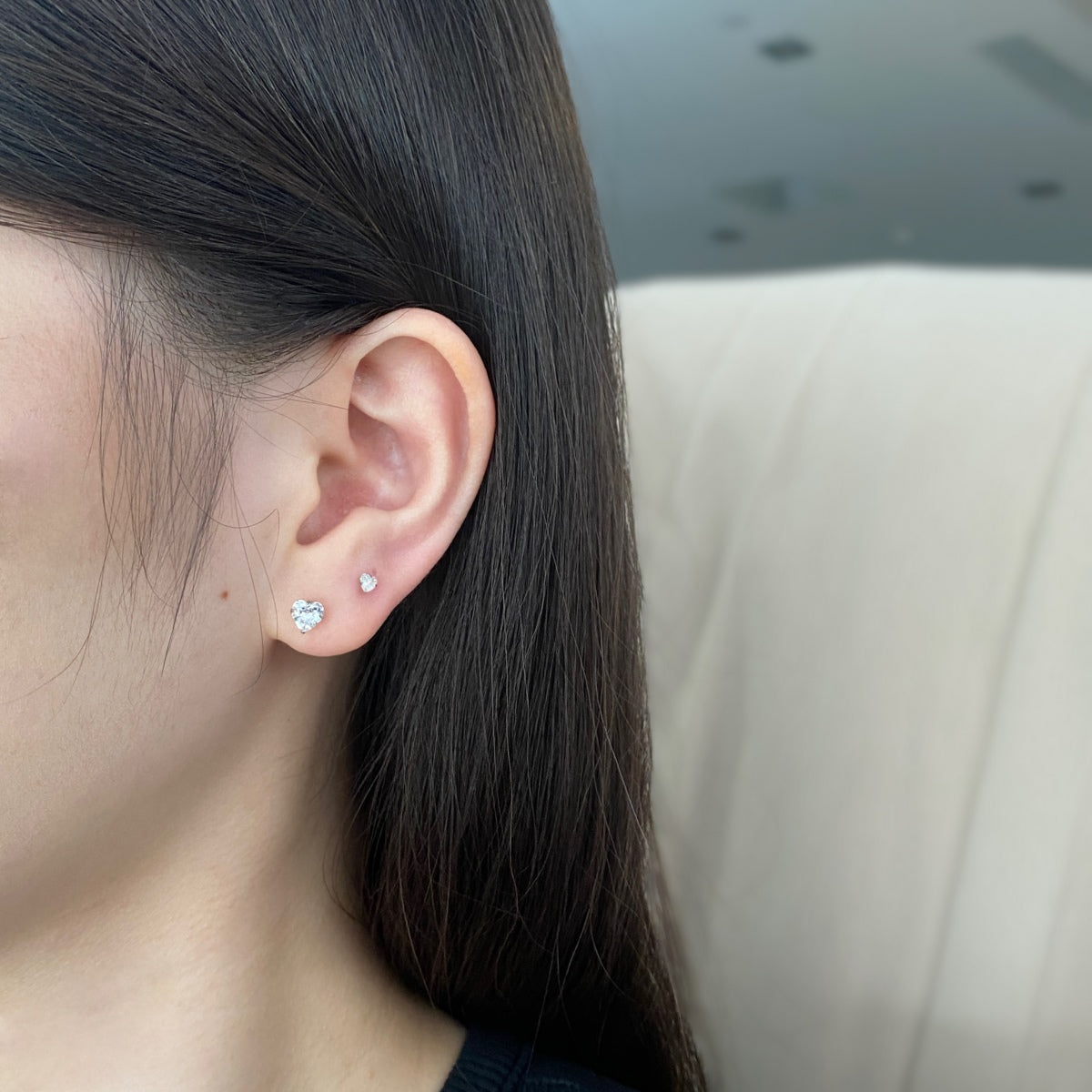 [Amore Jewelry]Sparkling Heart Shaped Simple Earrings