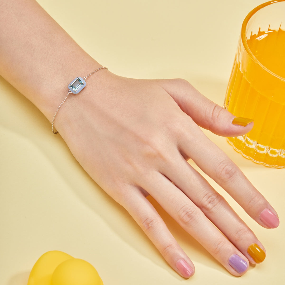 [Amore Jewelry]2.0 Carat Sparkling Colorful Emerald Cut Daily Bracelet