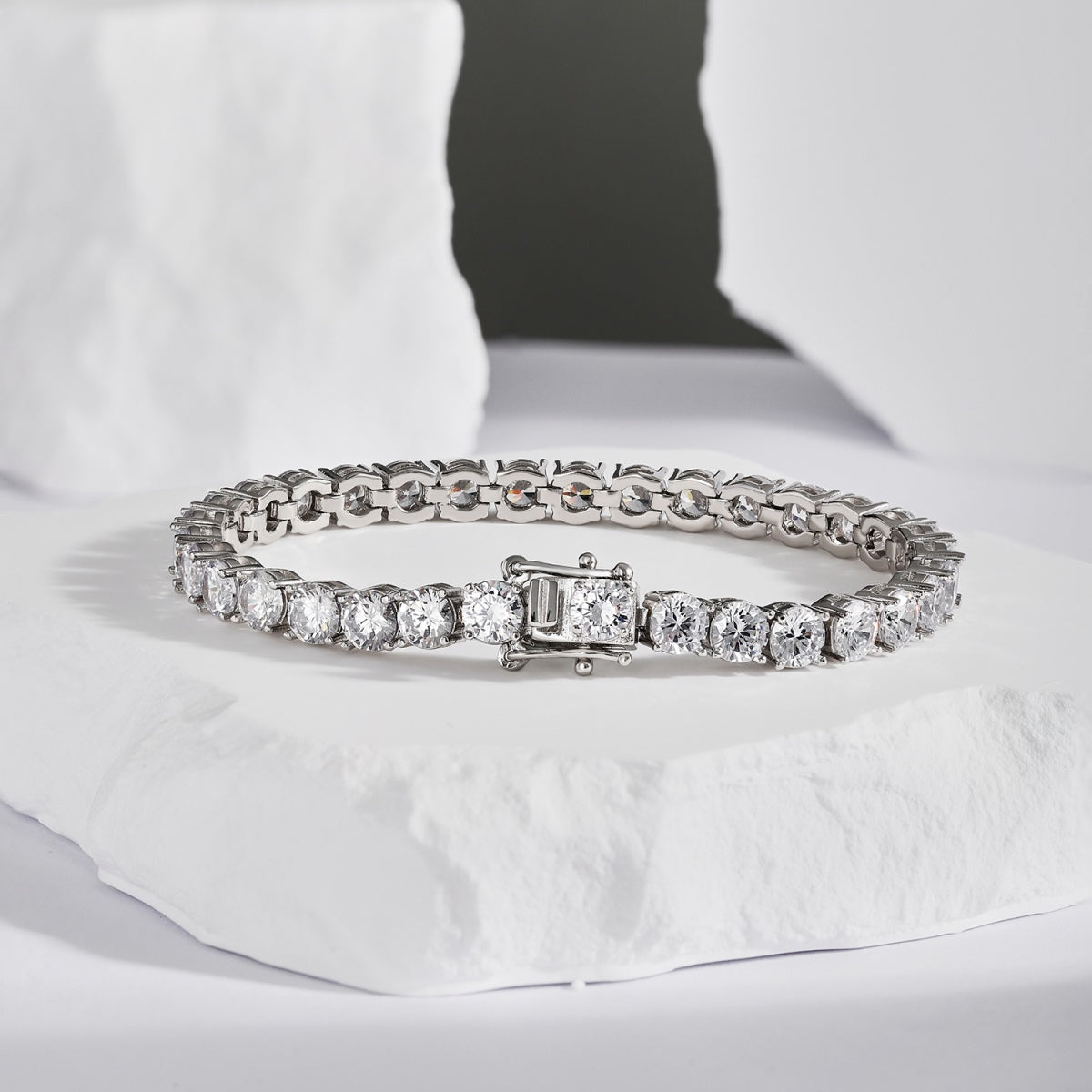 [Amore Jewelry]Ornate Sparkling Round Cut Wedding Bracelet