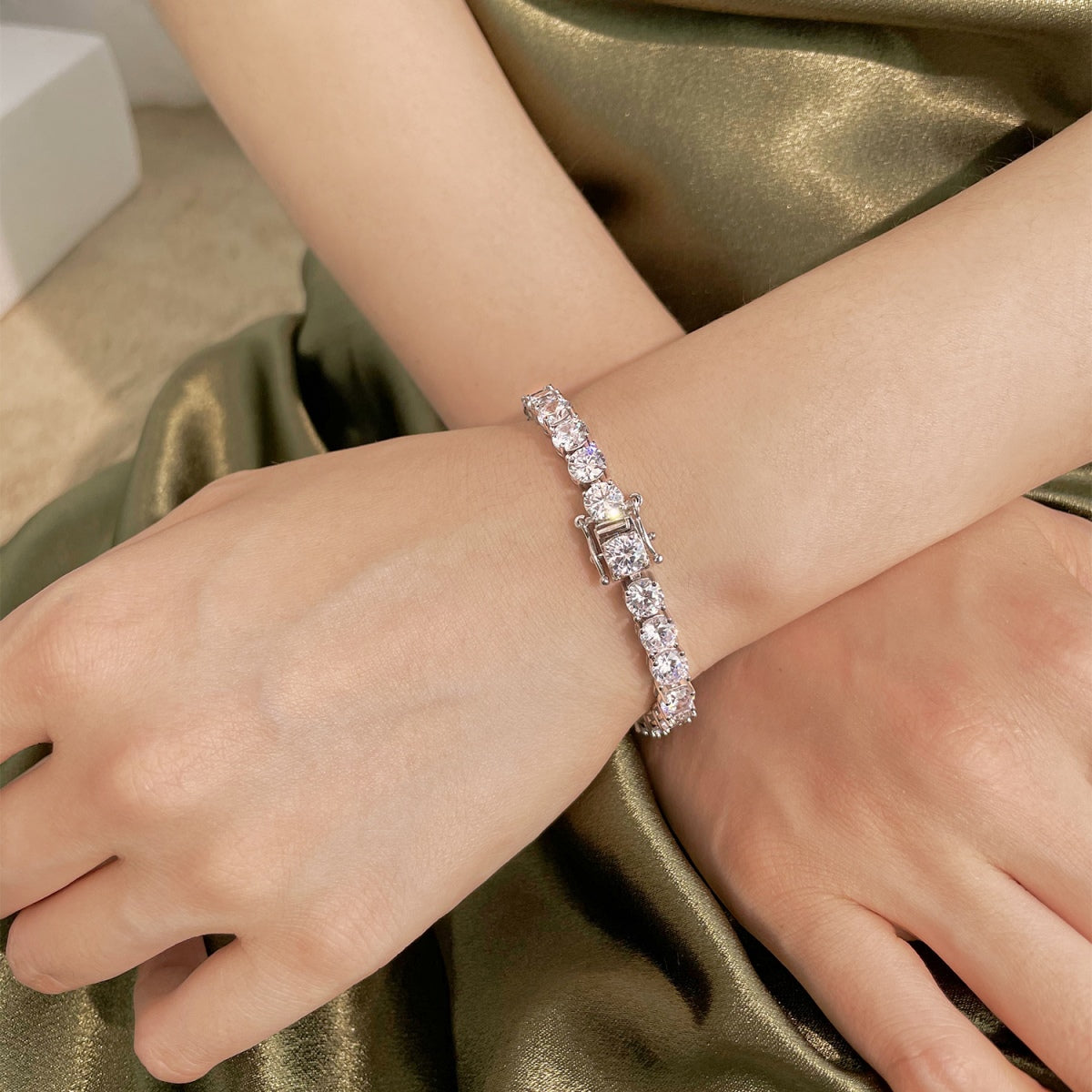 [Amore Jewelry]0.75 Carat Dazzling Round Cut Wedding Bracelet