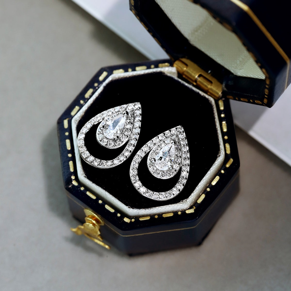 [Amore Jewelry]Sparkling Delicate Water Drop Shape Daily Earrings