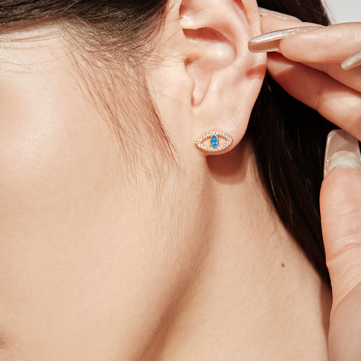 [Amore Jewelry]Blue Devil Eyes Hollow Stud Earrings