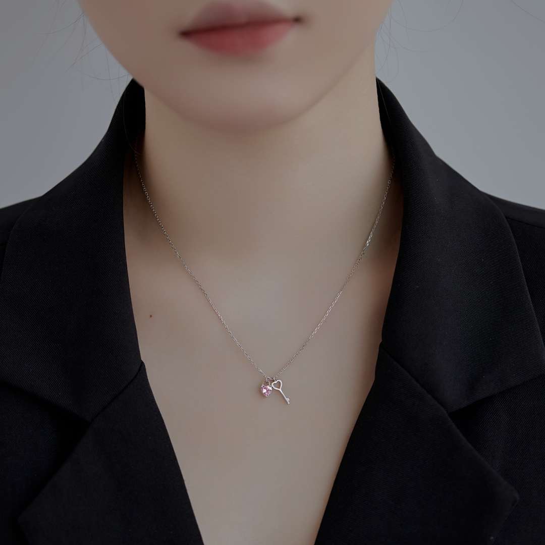 [Amore Jewelry]Unique Heart Shape Key Pendent Necklace