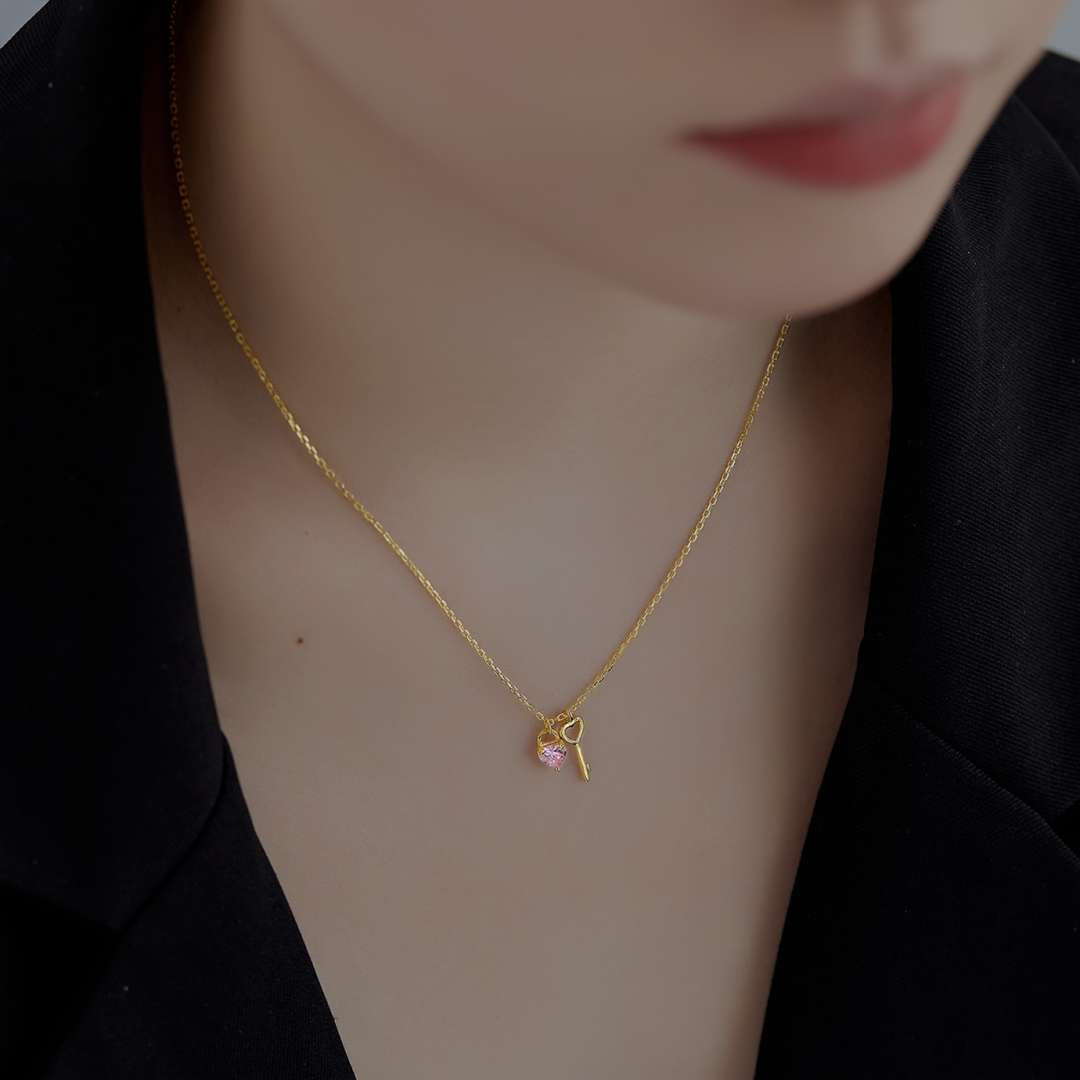 [Amore Jewelry]Unique Heart Shape Key Pendent Necklace
