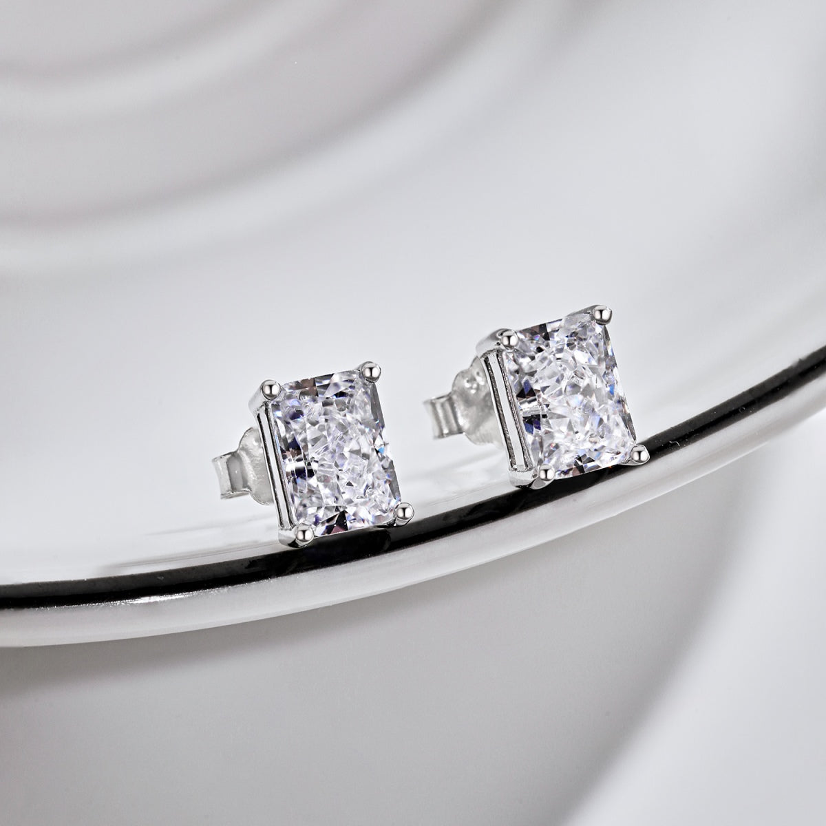 [Amore Jewelry]Radiant Luxurious Princess Cut Daily Earrings