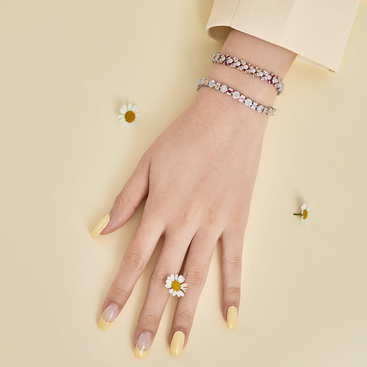 [Amore Jewelry]Dainty Exquisite Flower Shape Daily Bracelet