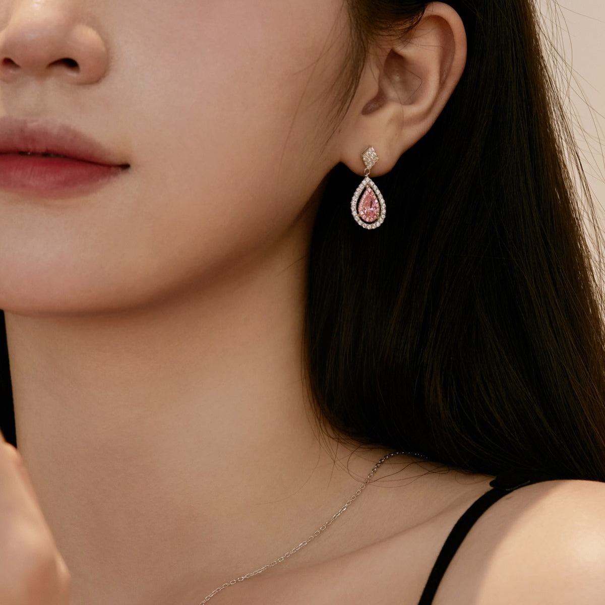 [Amore Jewelry]Ornate Delicate Water Drop Shape Banquet Earrings