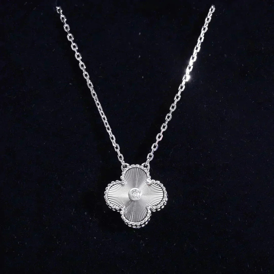 [Amore Jewelry]CLOVER  15MM DIAMOND LASER NECKLACE SILVER