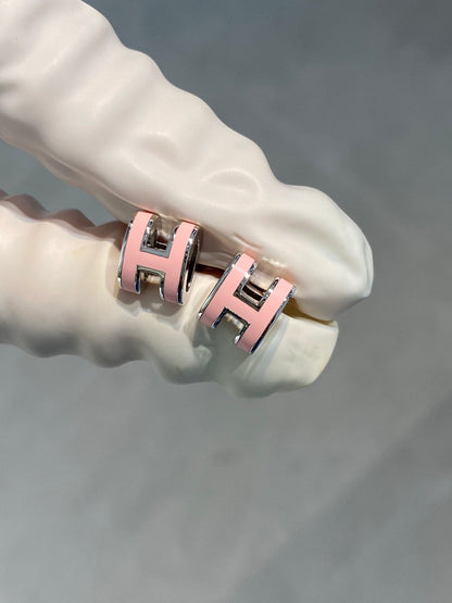 [Amore Jewelry]MINI POP H SILVER EARRINGS PINK