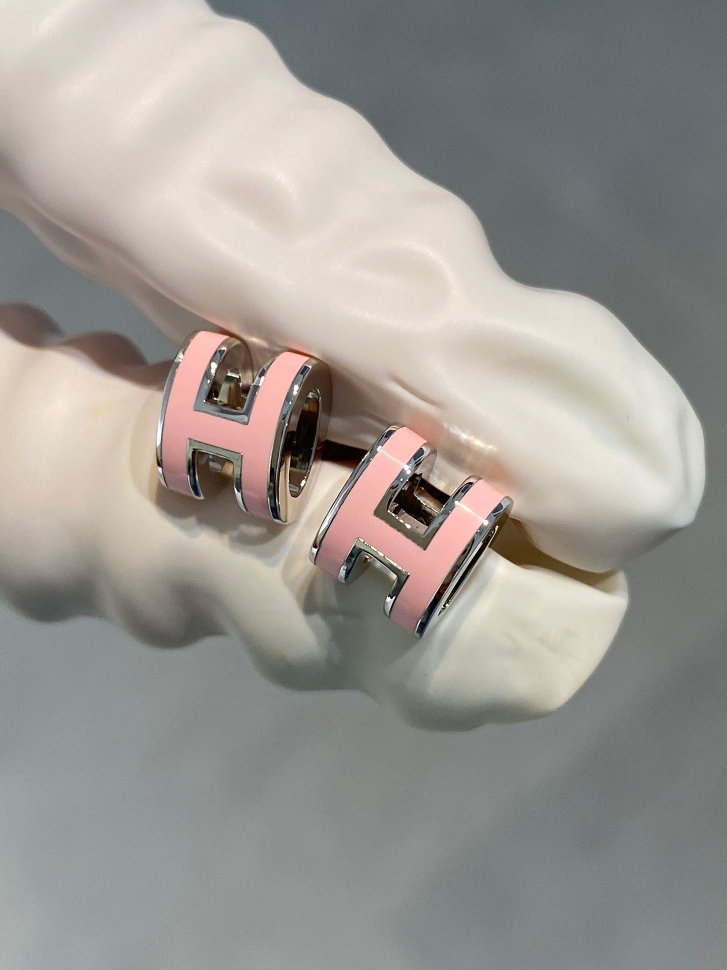 [Amore Jewelry]MINI POP H SILVER EARRINGS PINK