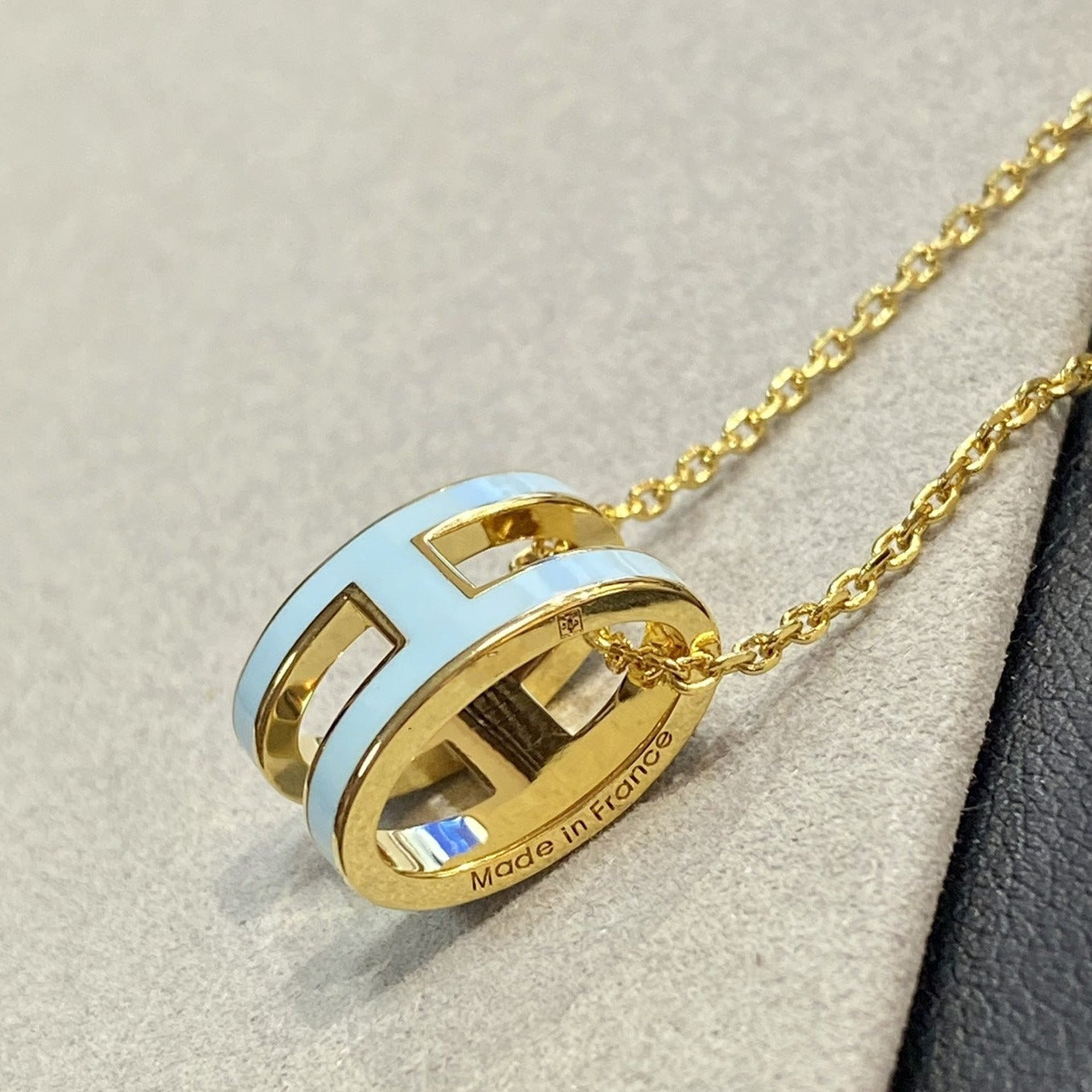 [Amore Jewelry]POP H LIGHT BLUE NECKLACE