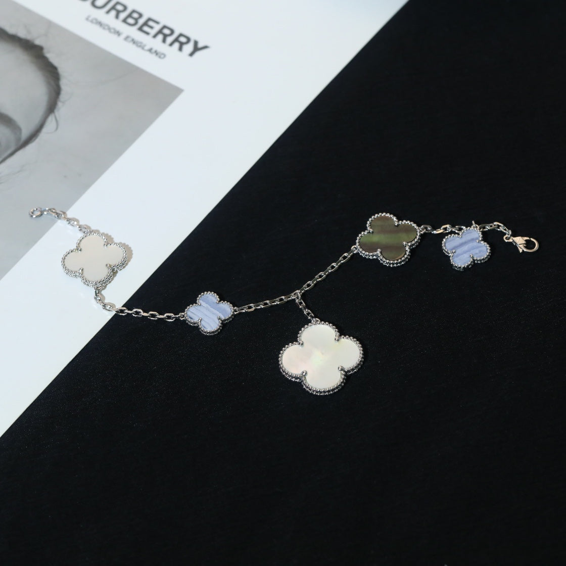 [Amore Jewelry]CLOVER BRACELET 5 MOTIFS MOP CHALCEDONY SILVER