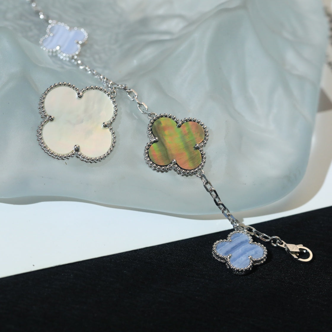 [Amore Jewelry]CLOVER BRACELET 5 MOTIFS MOP CHALCEDONY SILVER