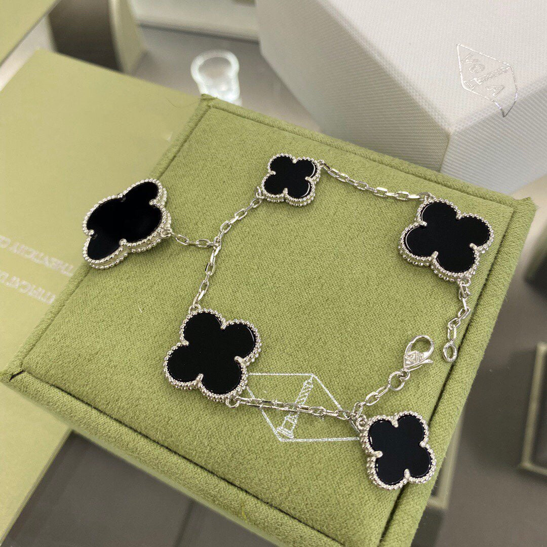 [Amore Jewelry]CLOVER 5 MOTIFS SIVLER ONYX BRACELET