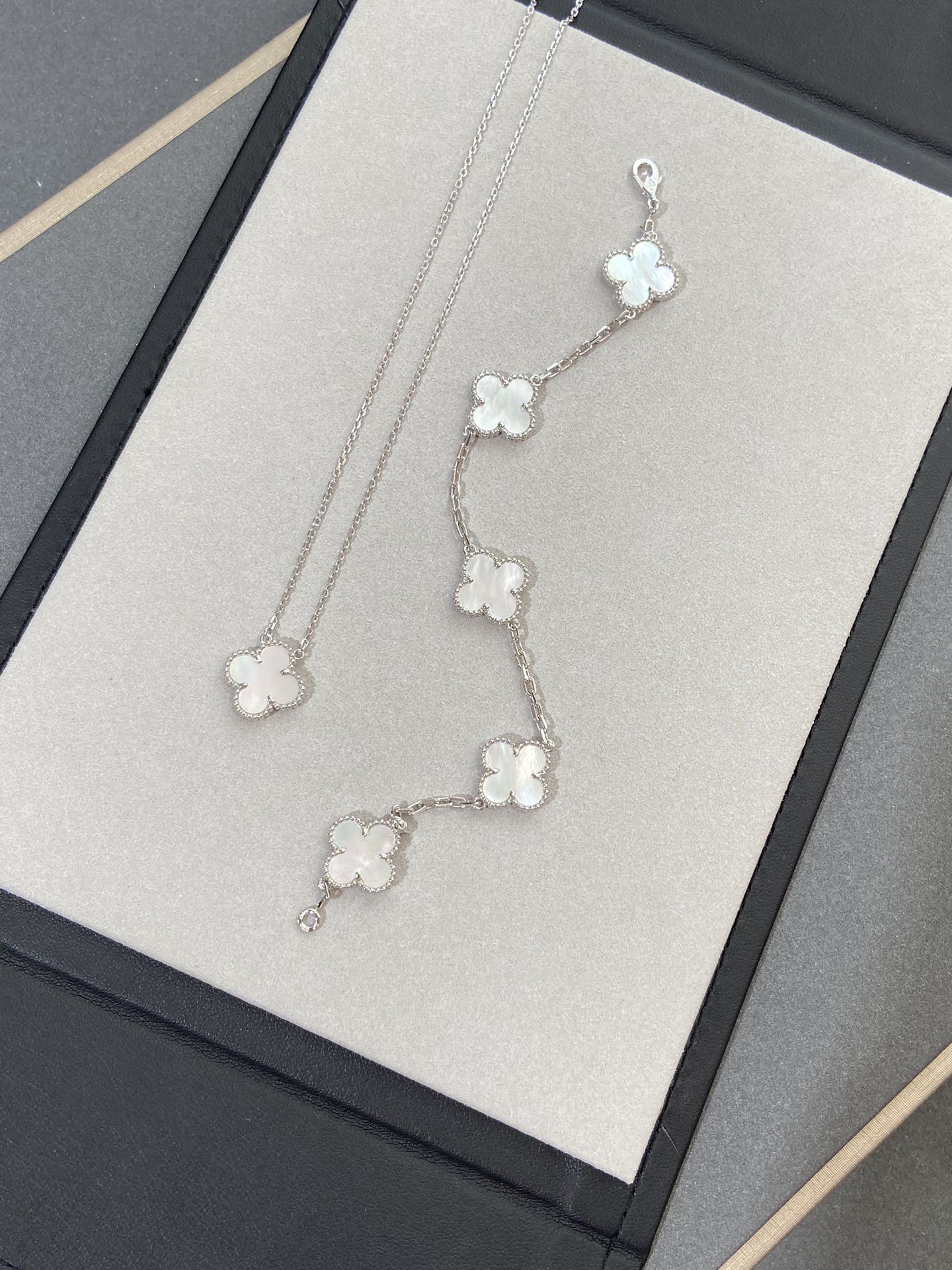 [Amore Jewelry]CLOVER SILVER MOP 5 MOTIF BRACELET