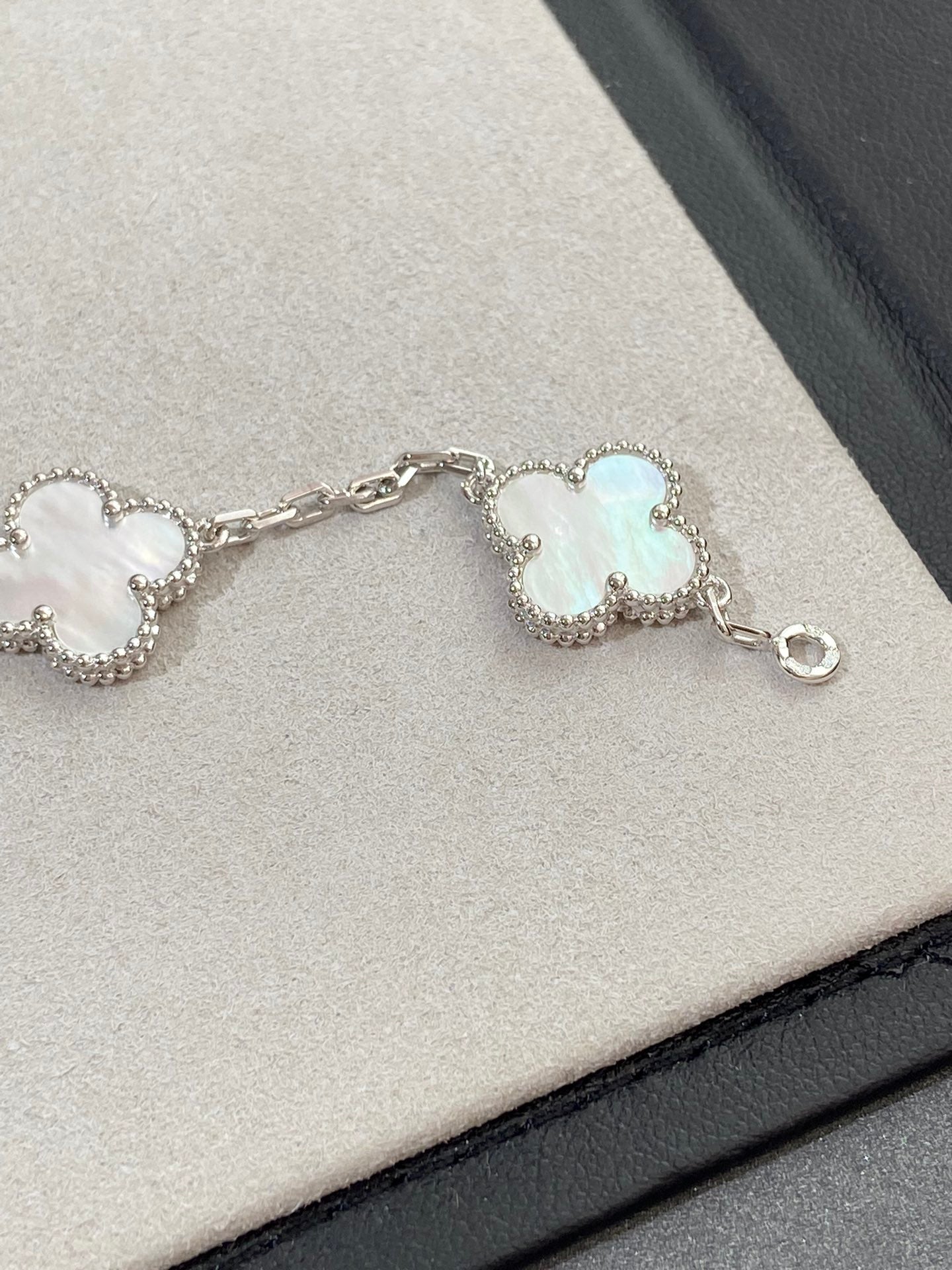 [Amore Jewelry]CLOVER SILVER MOP 5 MOTIF BRACELET