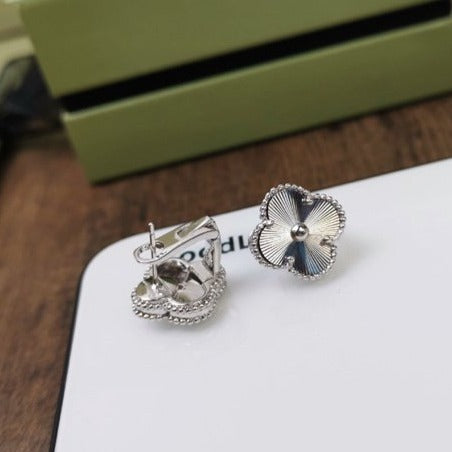 [Amore Jewelry]CLOVER MEDIUM STUD EARRINGS