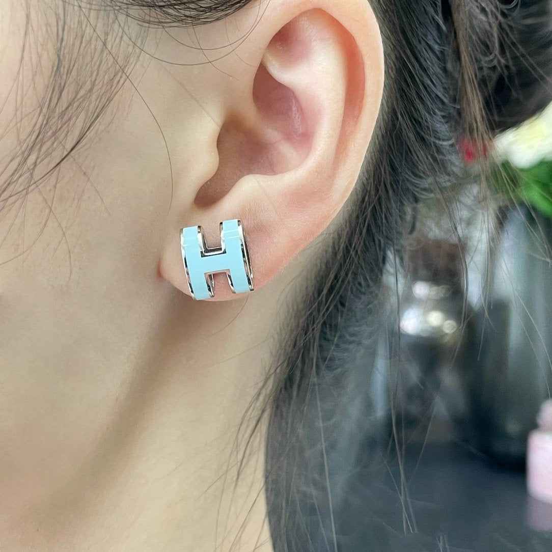 [Amore Jewelry]POP H SKY BLUE STUD EARRINGS
