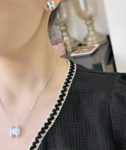 [Amore Jewelry]POP H SKY BLUE STUD EARRINGS