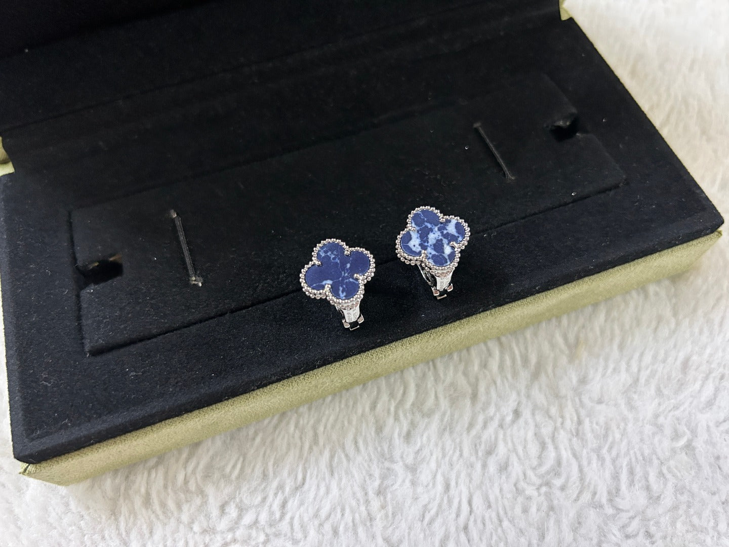 [Amore Jewelry]CLOVER PIETERSITE MEDIUM STUD EARRINGS