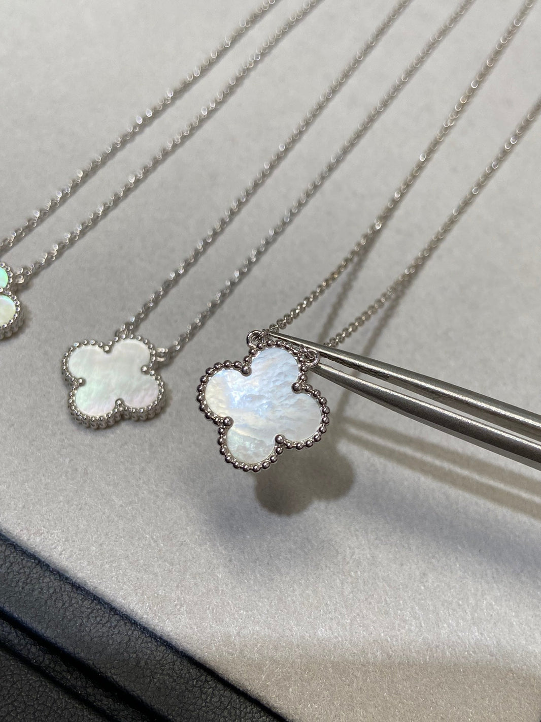 [Amore Jewelry]CLOVER MEDIUM SILVER WHITE MOP NECKLACE