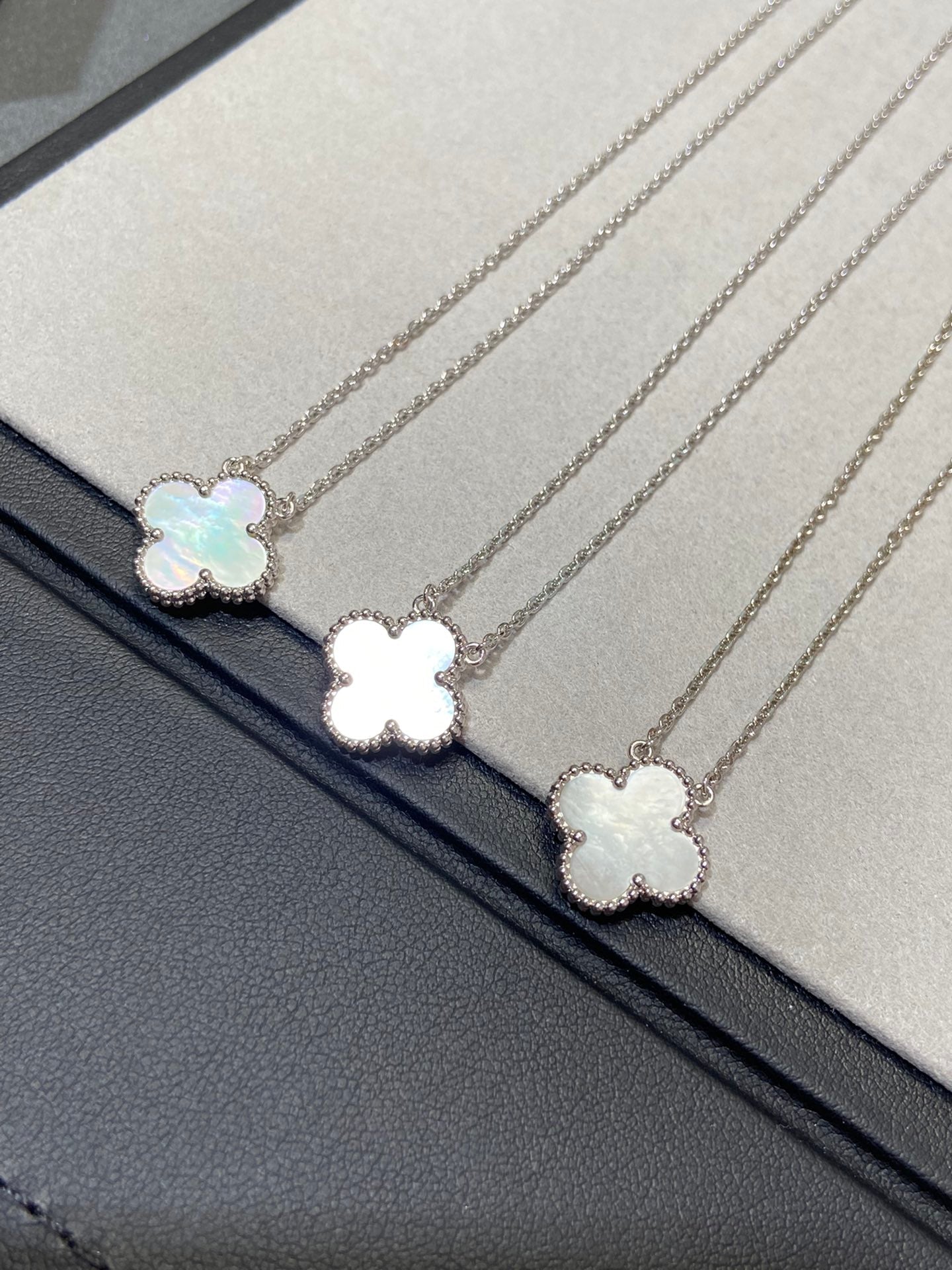 [Amore Jewelry]CLOVER MEDIUM SILVER WHITE MOP NECKLACE