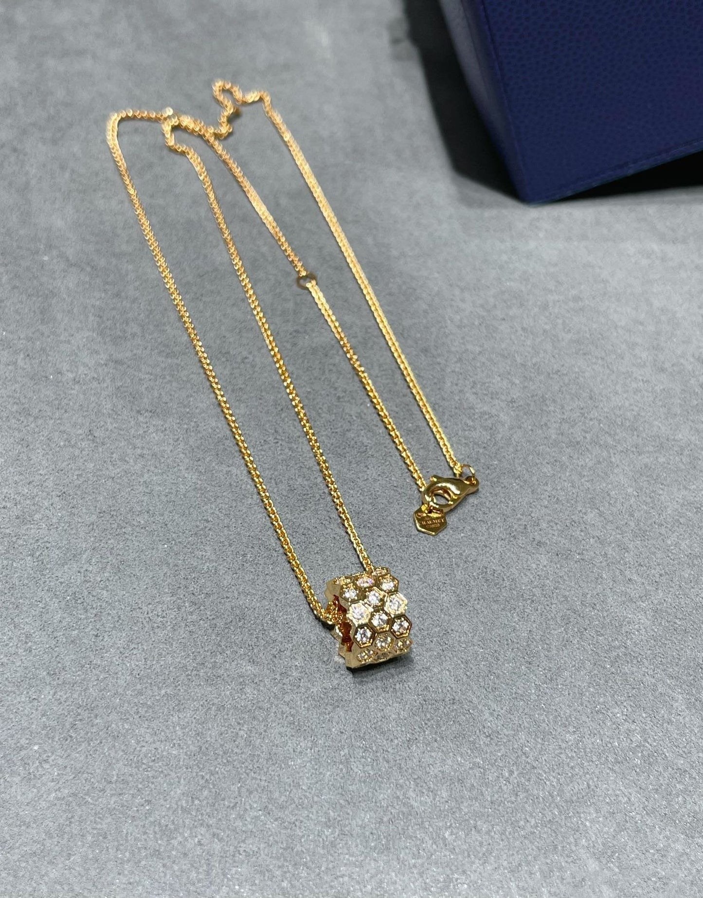 [Amore Jewelry]BEE LOVE DIAMOND PAVED 3 ROW NECKLACE