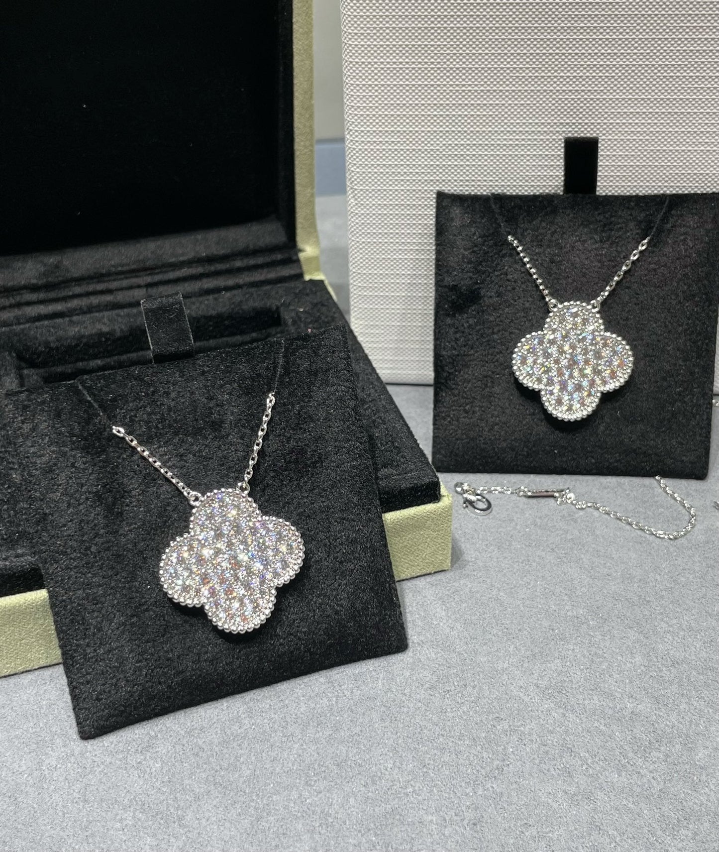 [Amore Jewelry]CLOVER 25MM LARGE PENDANT DIAMOND PAVED SILVER NECKLACE