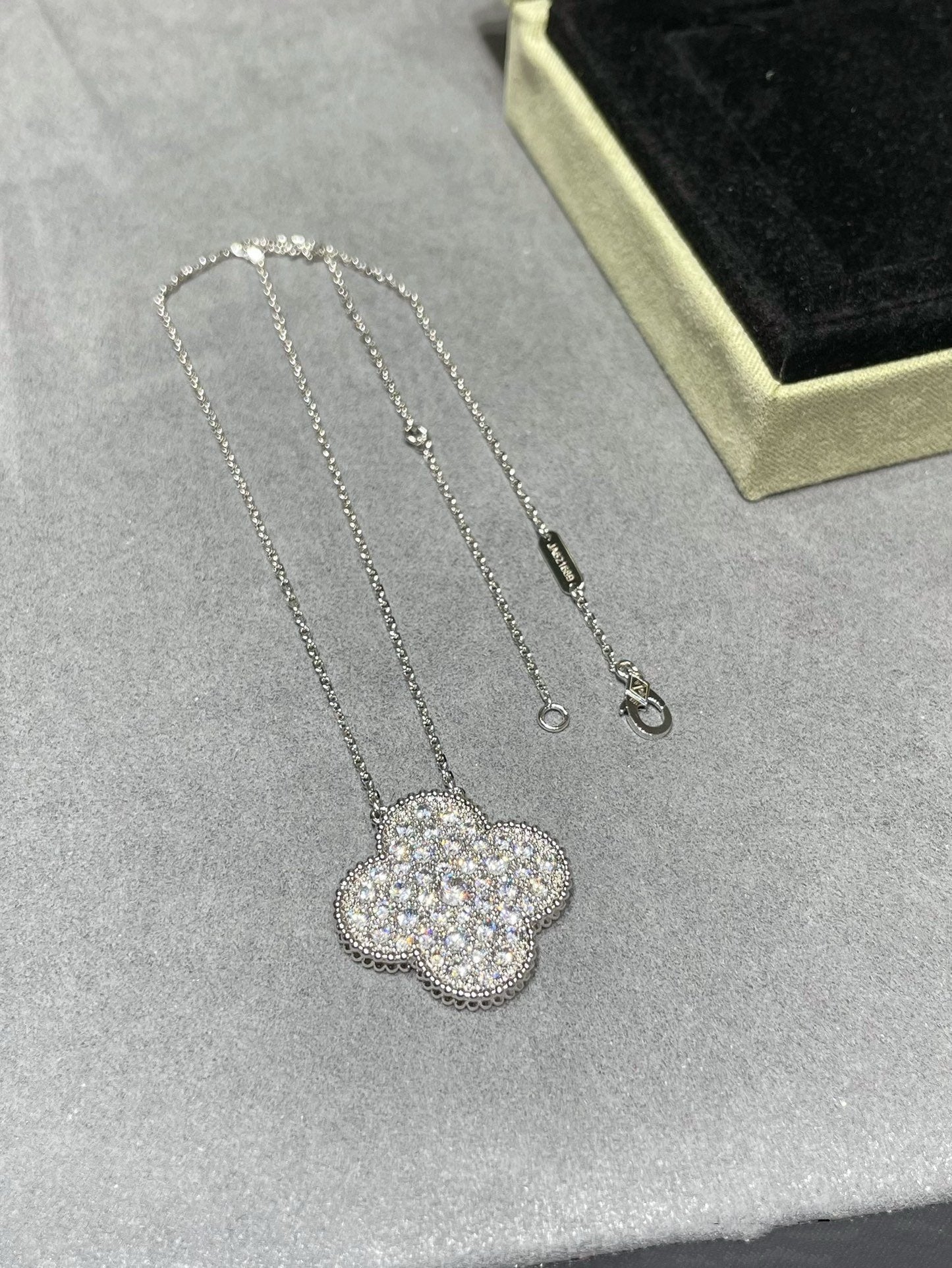 [Amore Jewelry]CLOVER 25MM LARGE PENDANT DIAMOND PAVED SILVER NECKLACE
