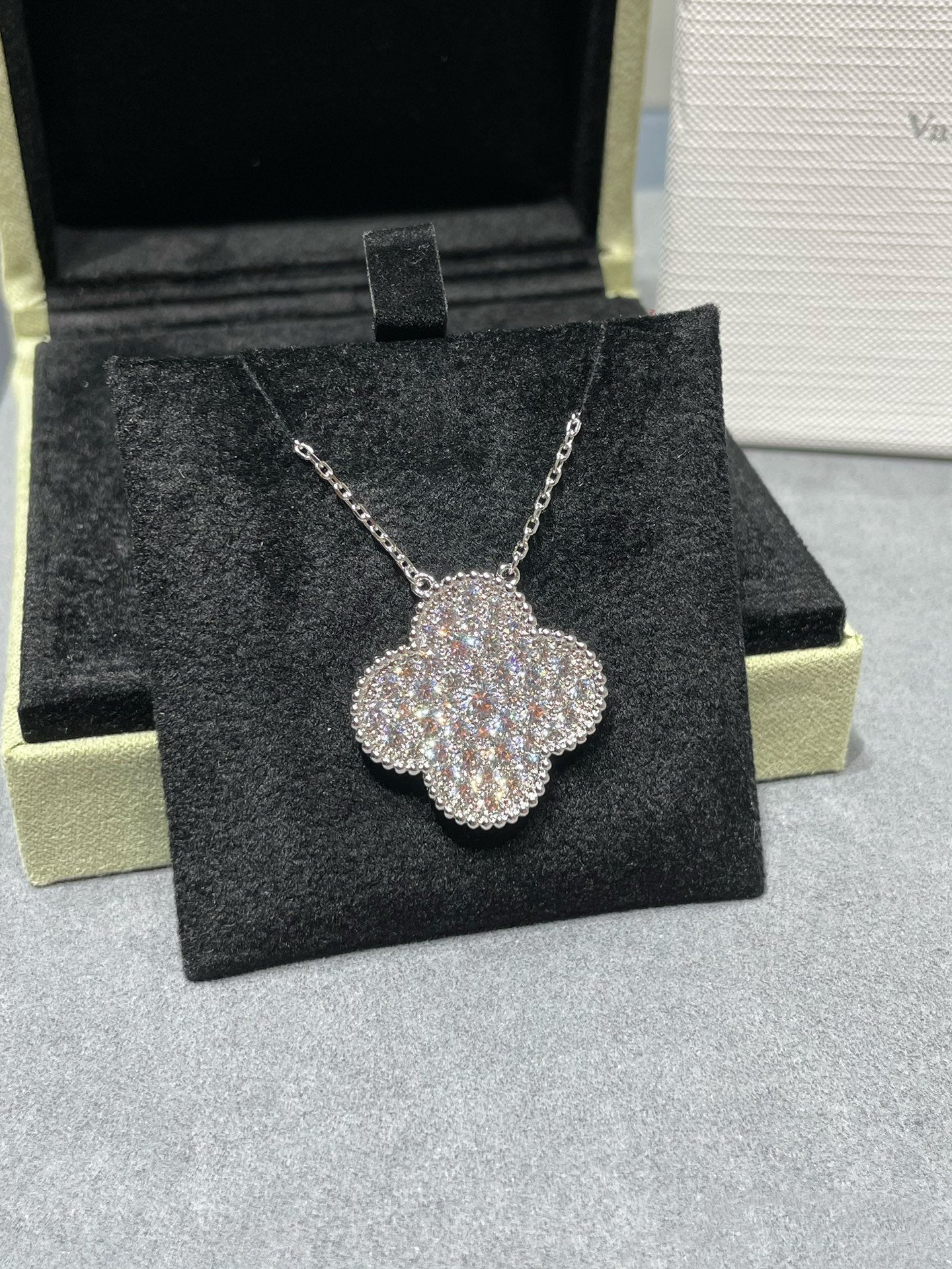 [Amore Jewelry]CLOVER 25MM LARGE PENDANT DIAMOND PAVED SILVER NECKLACE