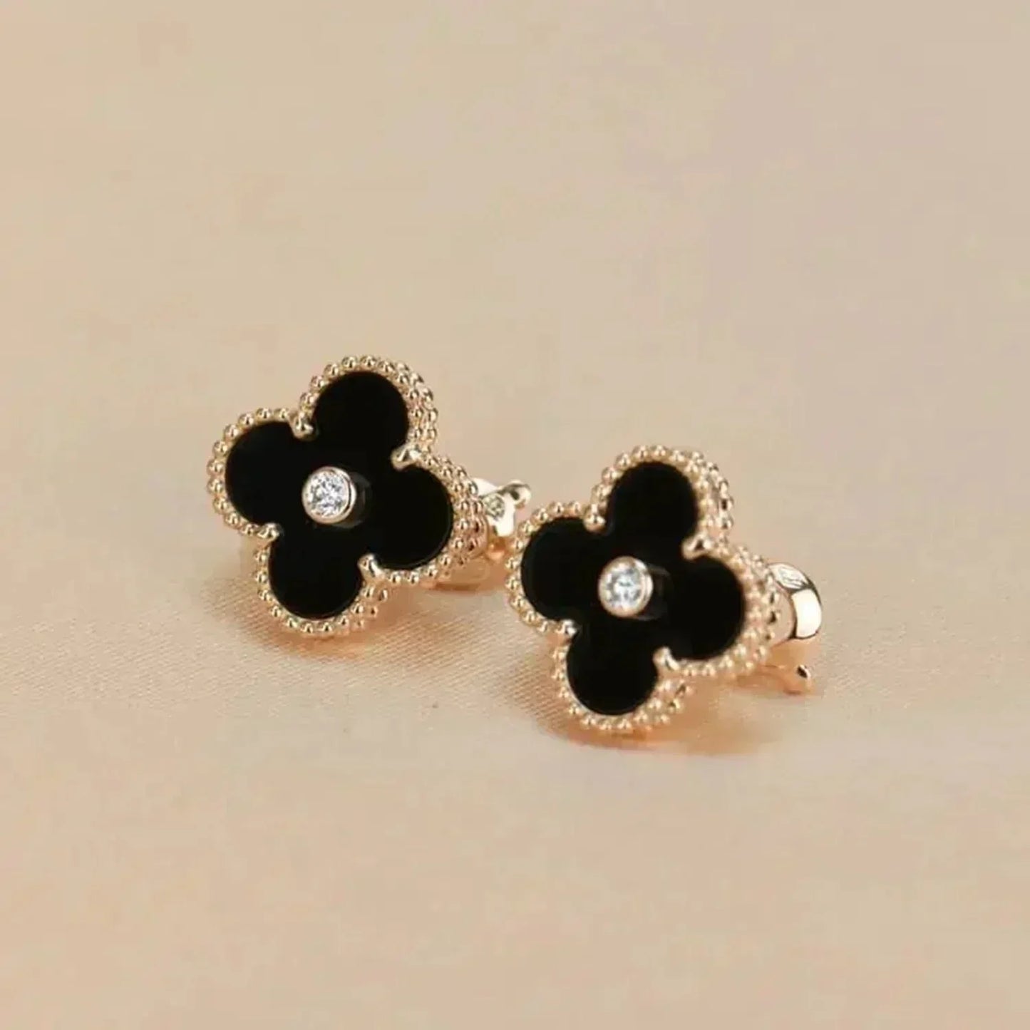[Amore Jewelry]CLOVER MEDIUM 1 MOTIFS ONYX DIAMOND EARRINGS