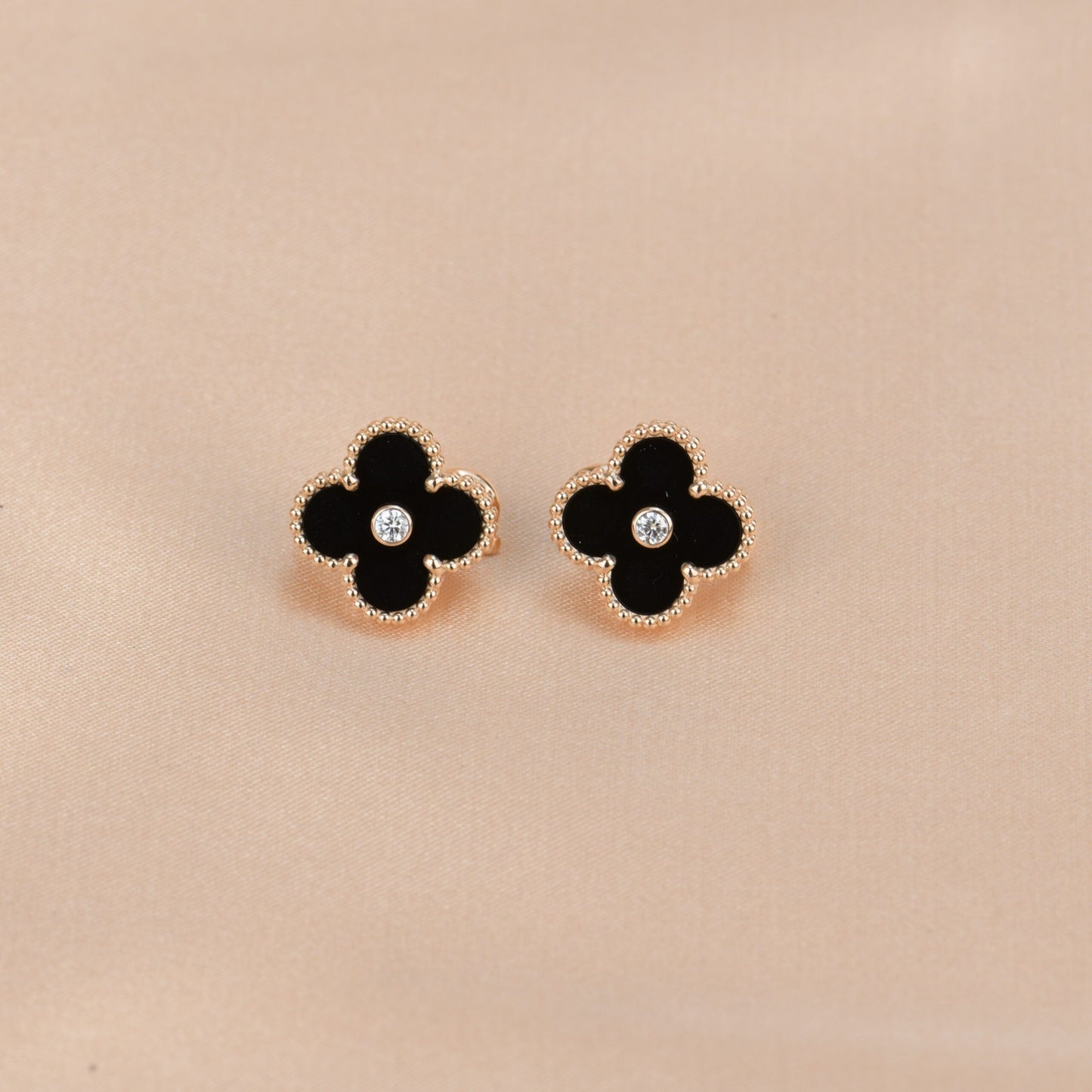[Amore Jewelry]CLOVER MEDIUM 1 MOTIFS ONYX DIAMOND EARRINGS