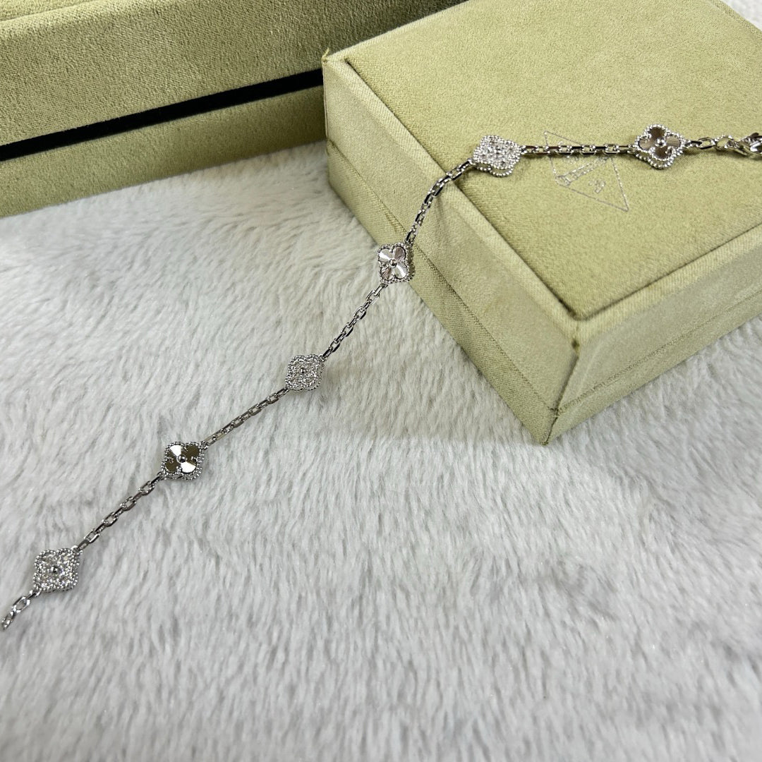 [Amore Jewelry]CLOVER 6 MOTIF DIAMOND LASER BRACELET