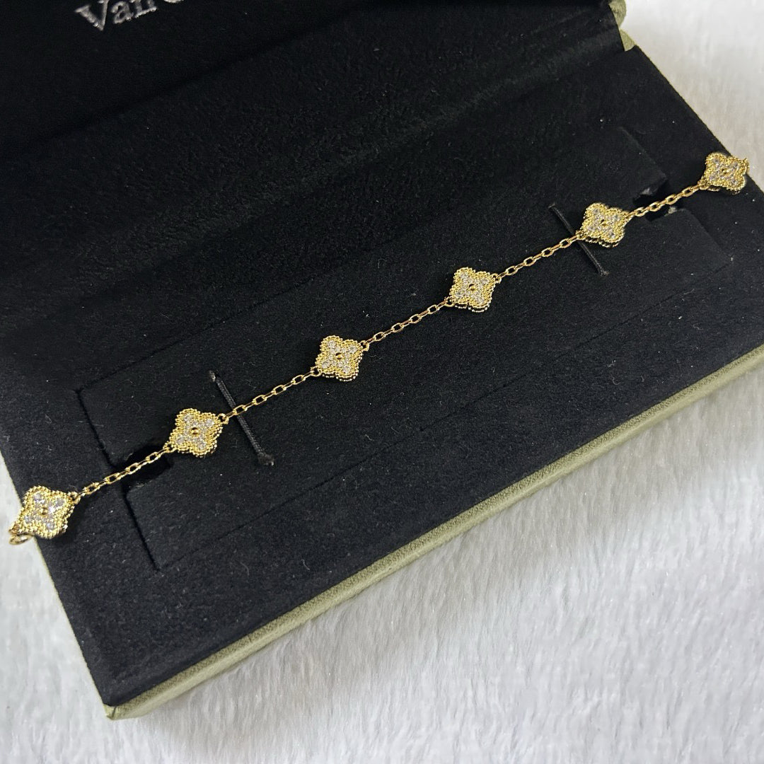 [Amore Jewelry]CLOVER 6 MOTIF DIAMOND BRACELET