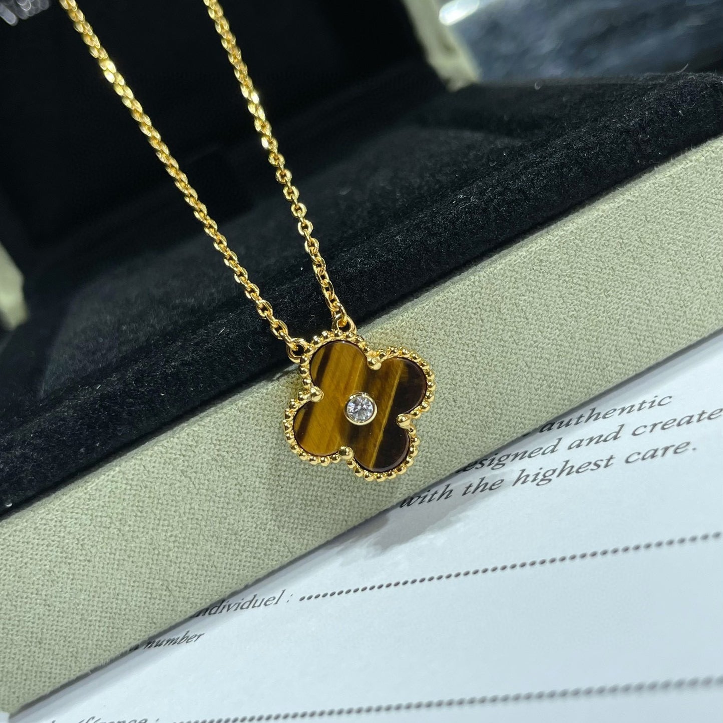 [Amore Jewelry]CLOVER 15MM DIAMOND AND YELLOW TIGER'S EYE AGATE necklace