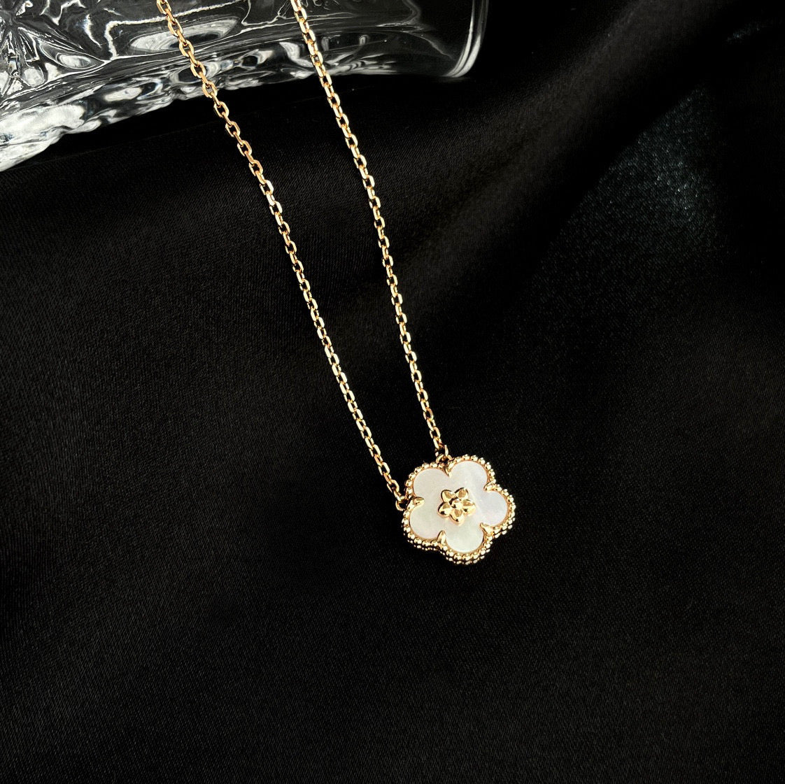 [Amore Jewelry]LUCKY  WHITE MOP  PLUM BLOSSOM NECKLACE