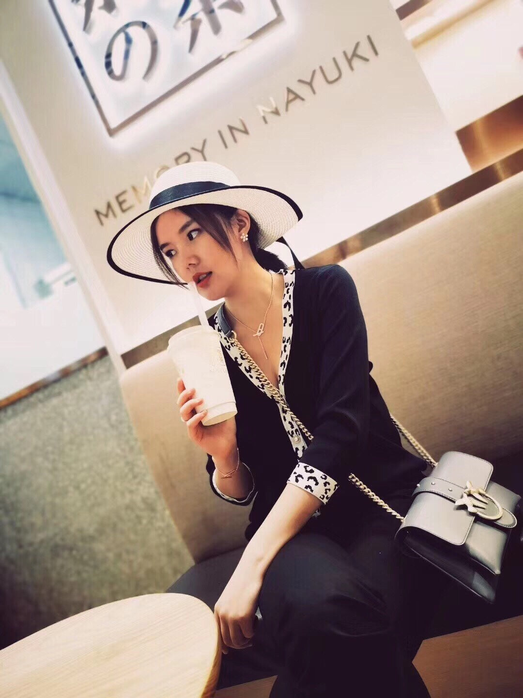 [Amore Jewelry]HM FIRE PIG NOSE NECKLACE TRENDY STREET