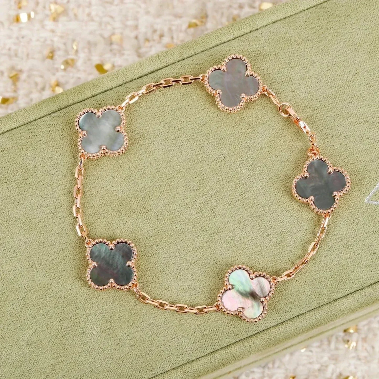[Amore Jewelry]CLOVER 5 MOTIF GRAY MOP  BRACELET